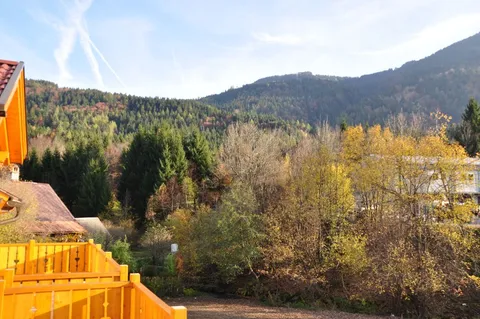 Uitzicht op de bergen vanaf het balkon