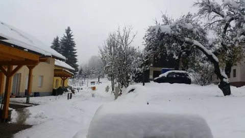 Voorkant van Berghaus Christel in de sneeuw